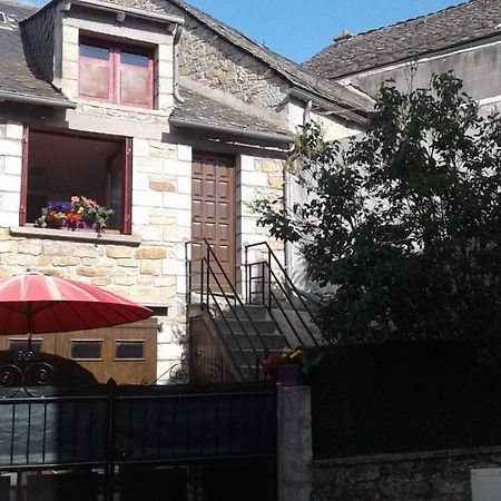 Petit Gite De La Fontaine Aumont-Aubrac Exterior foto